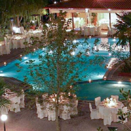 Four Seasons Hotel Trílofon Zewnętrze zdjęcie
