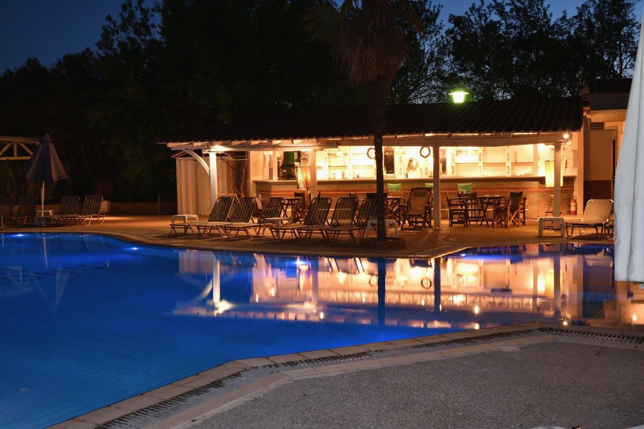 Four Seasons Hotel Trílofon Zewnętrze zdjęcie