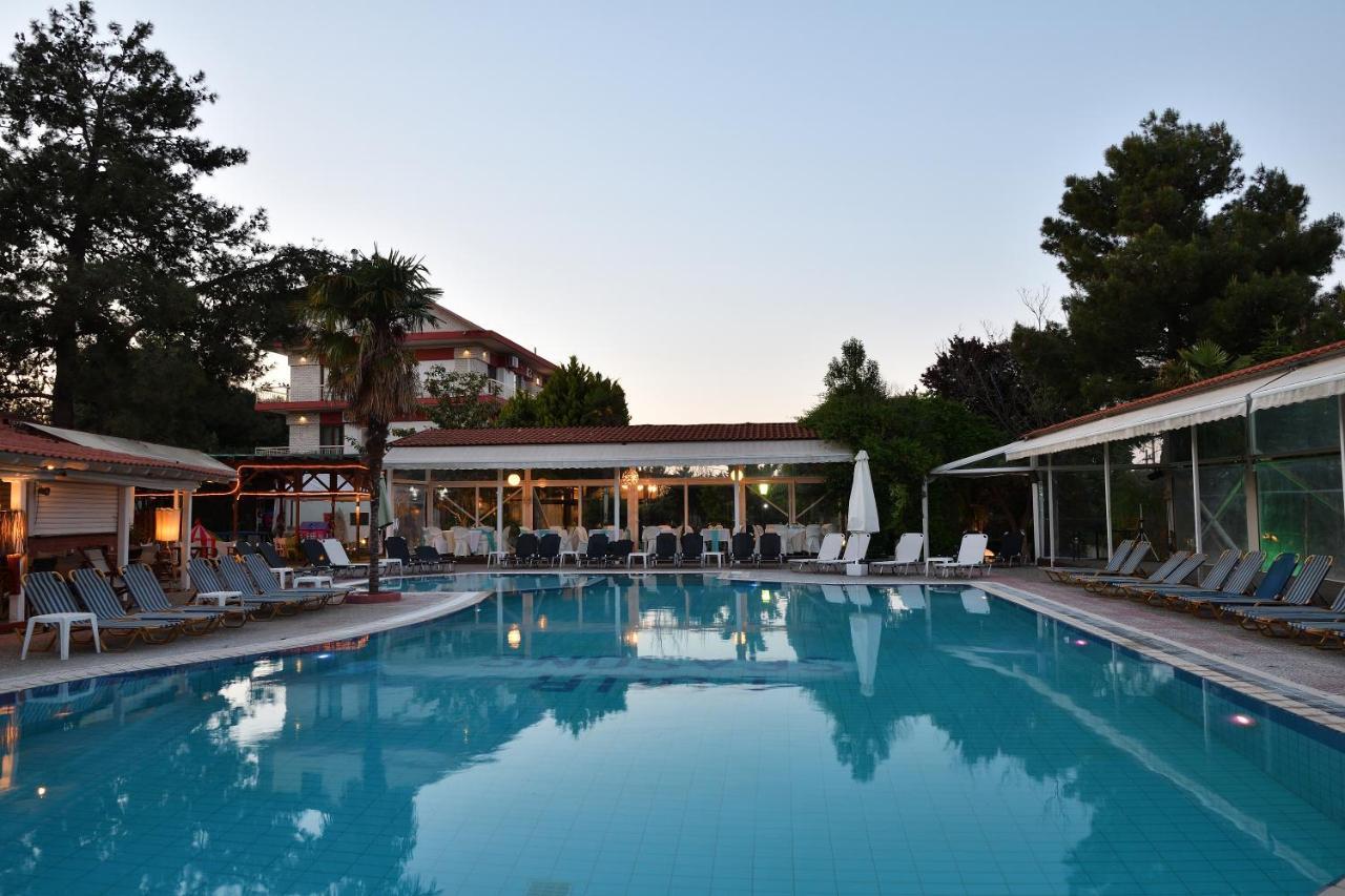 Four Seasons Hotel Trílofon Zewnętrze zdjęcie
